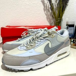 Airmax 90 futura. Summit white and wolf grey
